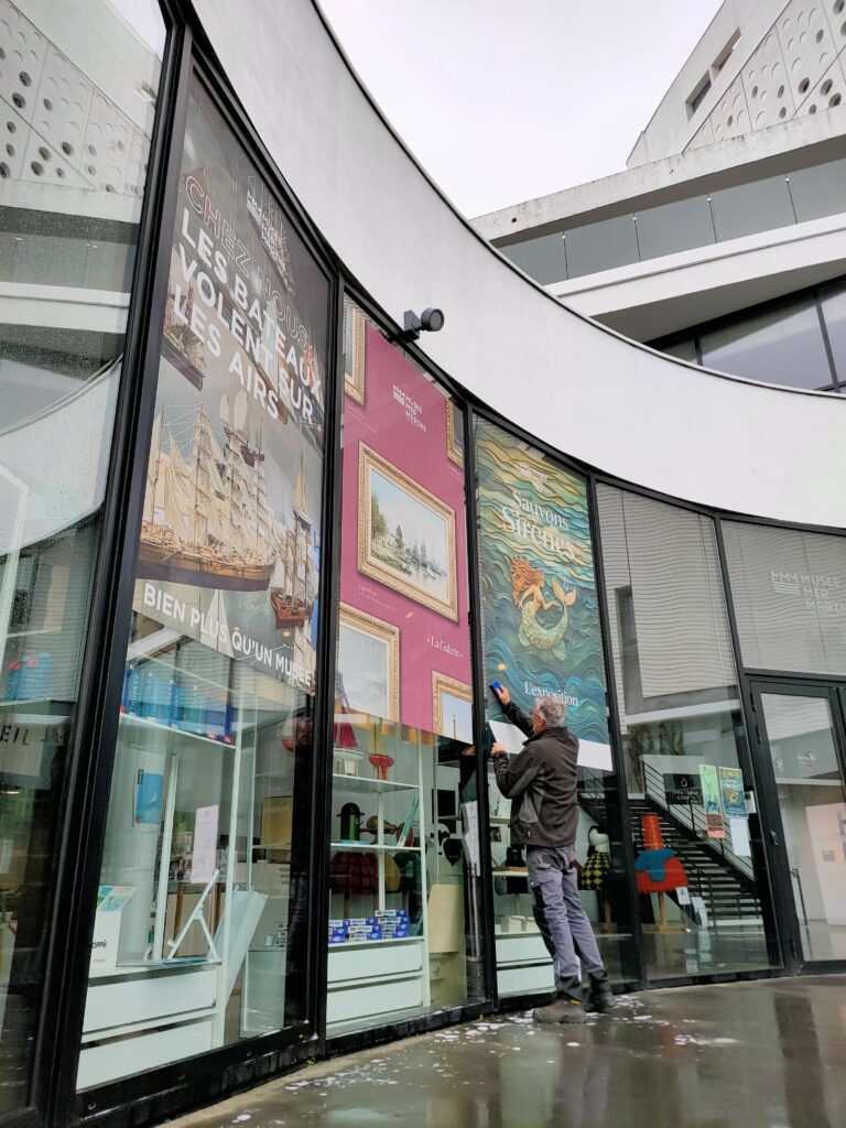 Adhésif Microperforé - VitresMusée Mer Marine à Bordeaux- Réalisation Arcalie