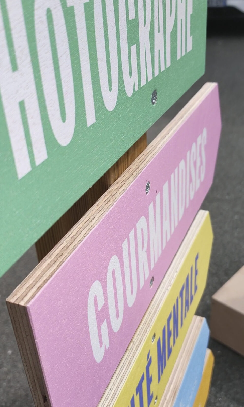 The kube – Totem Fleche bois_Plan de travail 1 copie 4